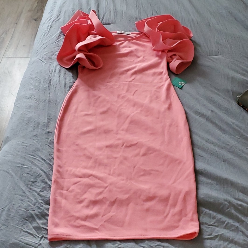 Never worn, it was for my baby shower